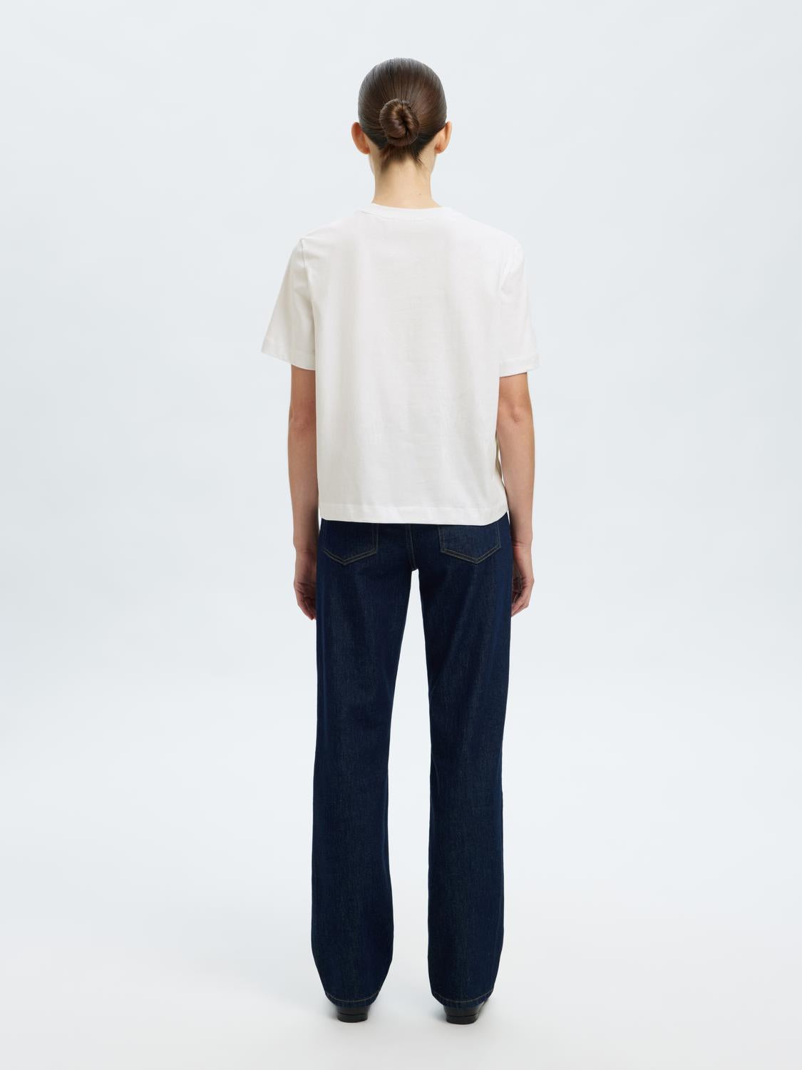 model_shot-back